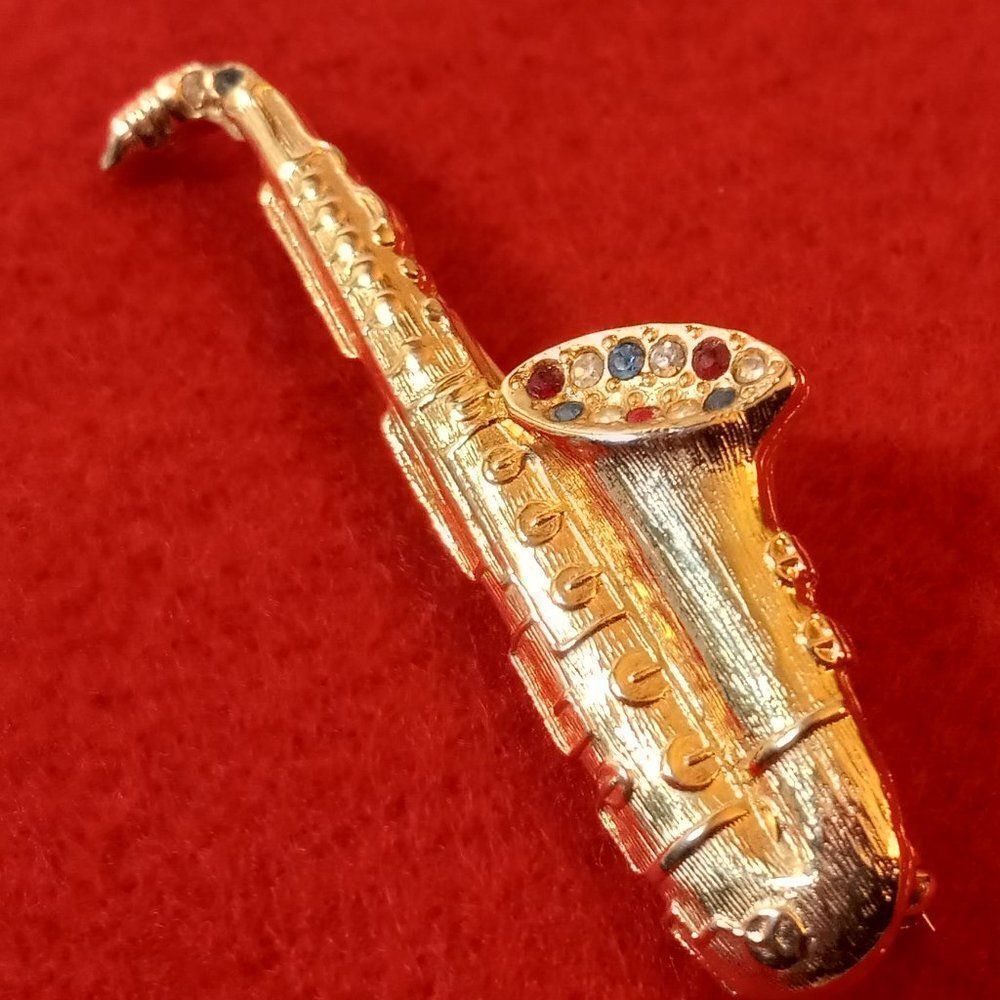 Vintage LIA Gold Tone Metal Saxaphone Brooch Music Entertainment
